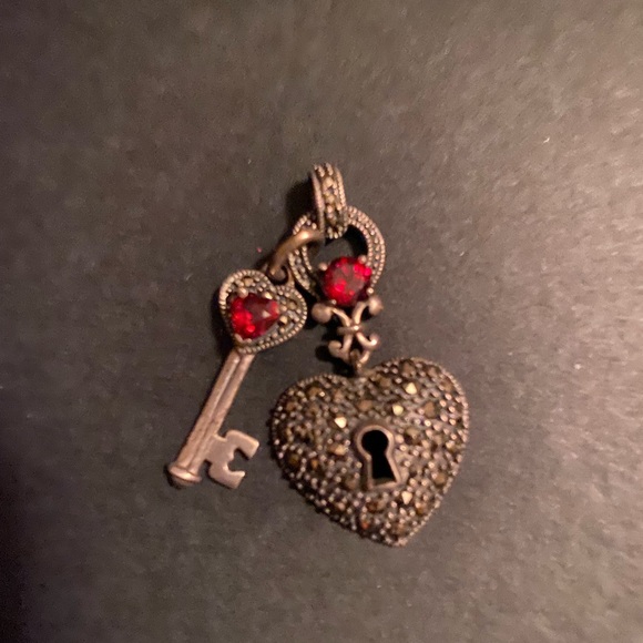 Judith Jack Sterling silver Marcasite key & heart dangle with stones. - Picture 5 of 5